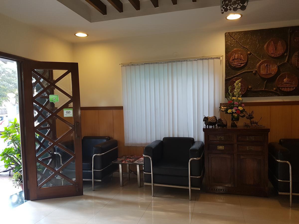 Trinity Suits Bangalore Esterno foto