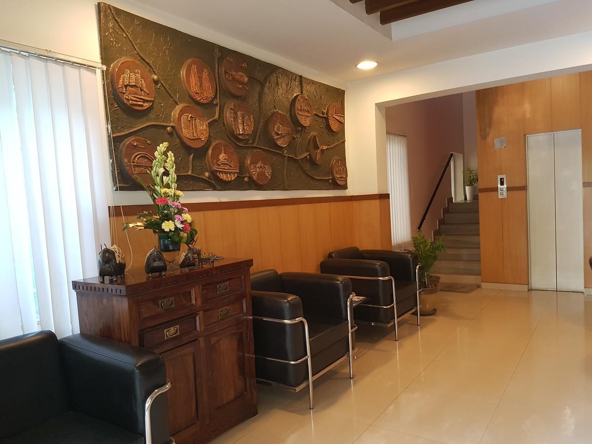 Trinity Suits Bangalore Esterno foto