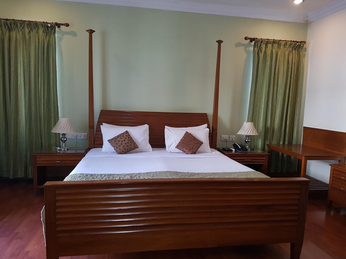 Trinity Suits Bangalore Esterno foto